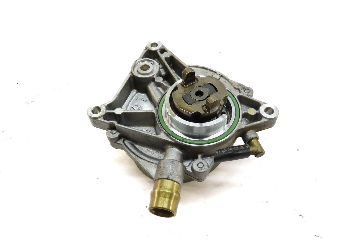 Thumbnail 2: 2010 PORSCHE PANAMERA (970 G1) 4.8L M48 V8 ENGINE BRAKE VACUUM PUMP