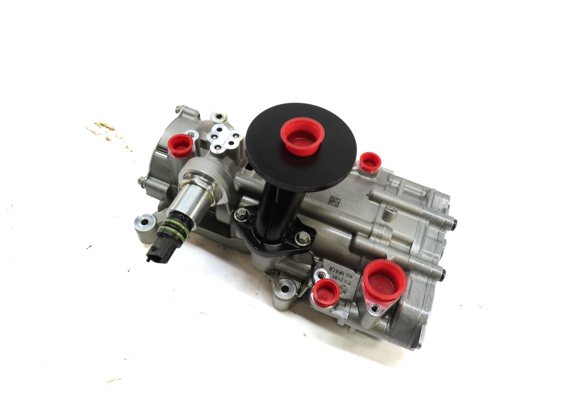 Thumbnail 1: 2010 PORSCHE PANAMERA (970 G1) 4.8L M48 TURBO ENGINE OIL PUMP ASSEMBLY