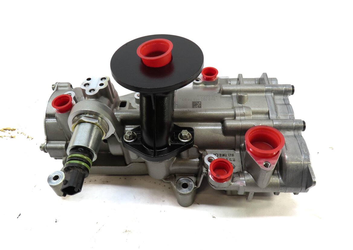 Thumbnail 2: 2010 PORSCHE PANAMERA (970 G1) 4.8L M48 TURBO ENGINE OIL PUMP ASSEMBLY