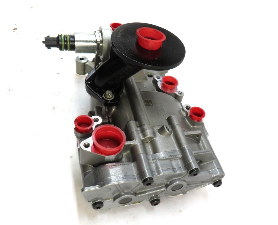 Thumbnail 3: 2010 PORSCHE PANAMERA (970 G1) 4.8L M48 TURBO ENGINE OIL PUMP ASSEMBLY