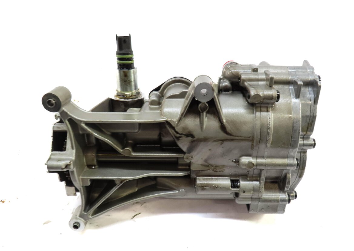 Thumbnail 6: 2010 PORSCHE PANAMERA (970 G1) 4.8L M48 TURBO ENGINE OIL PUMP ASSEMBLY