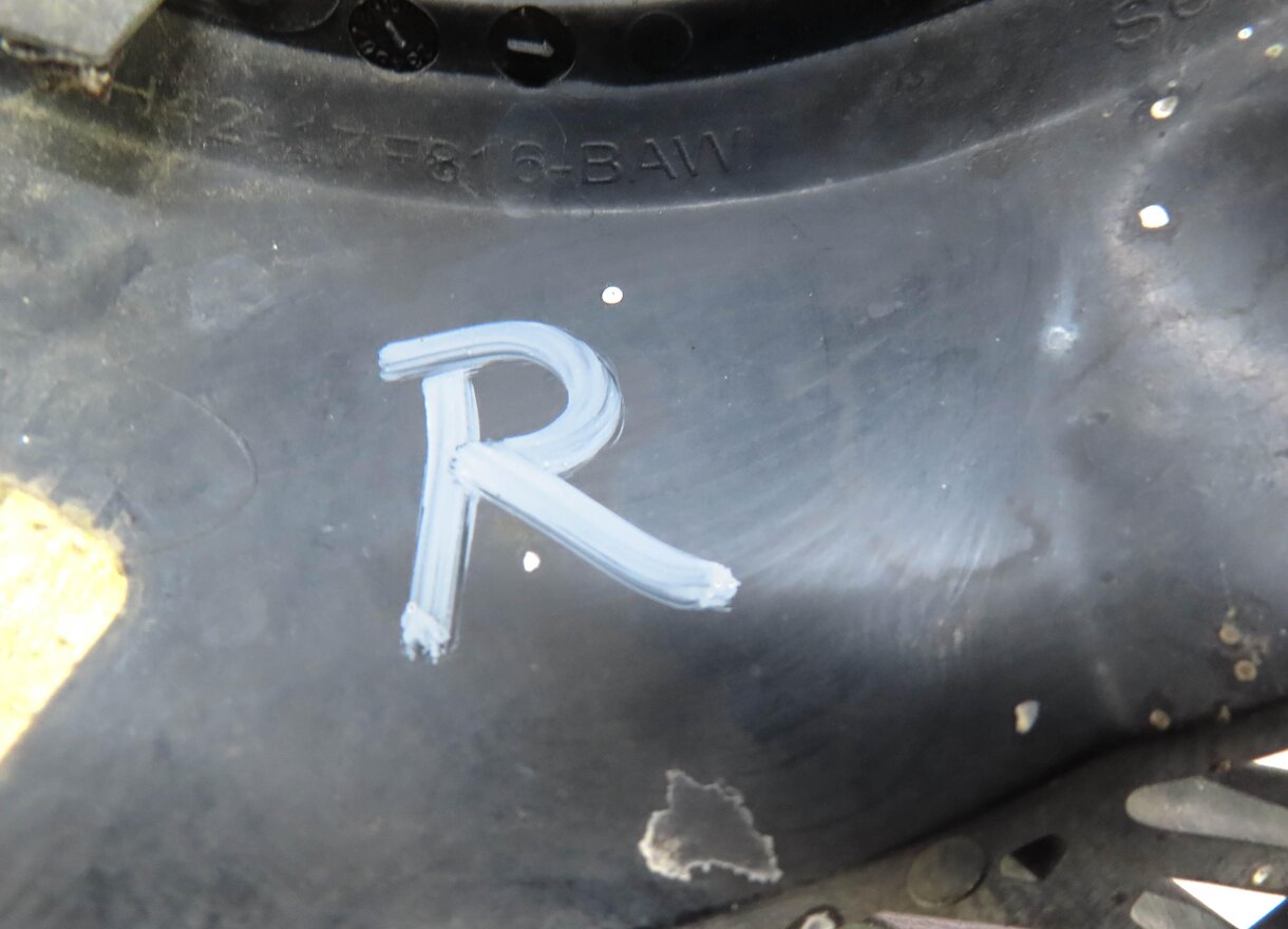 Thumbnail 5: 2012 RANGER ROVER L322 FRONT RIGHT PASSENGER LOWER BUMPER FOG LIGHT TRIM (BLACK)