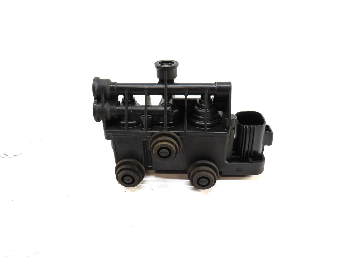 Thumbnail 2: 2012 RANGE ROVER (L322) AIR SUSPENSION TRANSFER RELIEF VALVE RVH500050