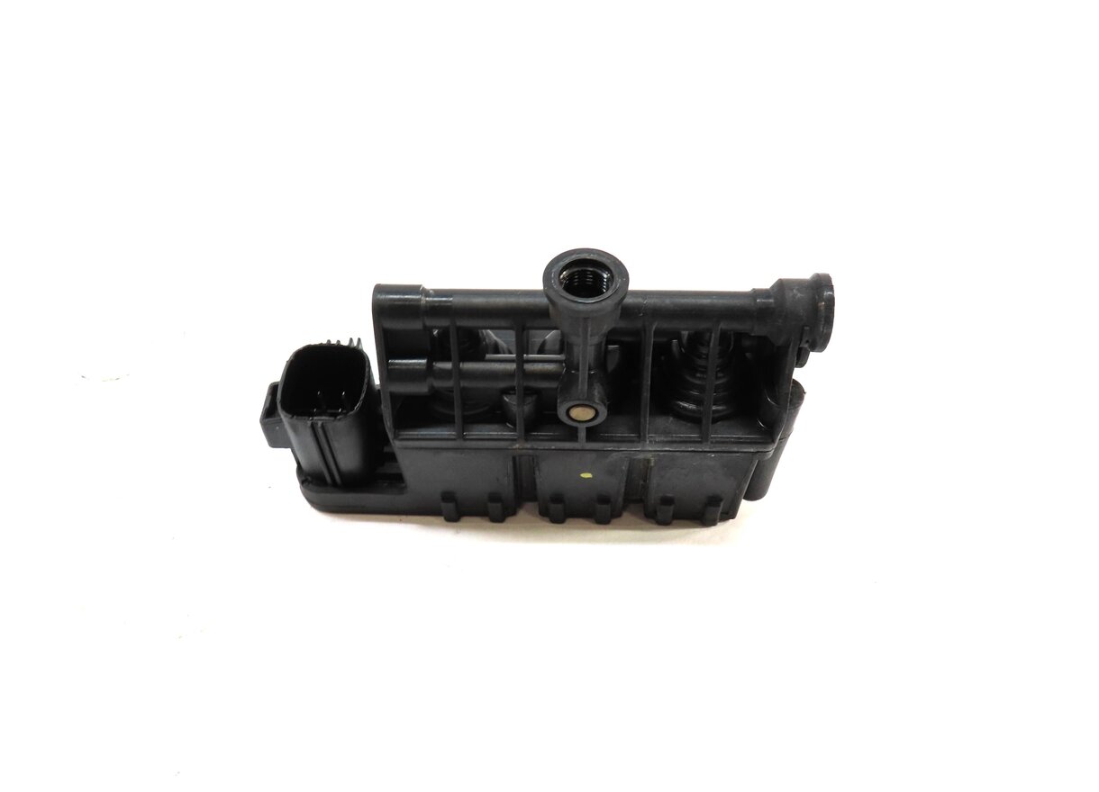Thumbnail 3: 2012 RANGE ROVER (L322) AIR SUSPENSION TRANSFER RELIEF VALVE RVH500050