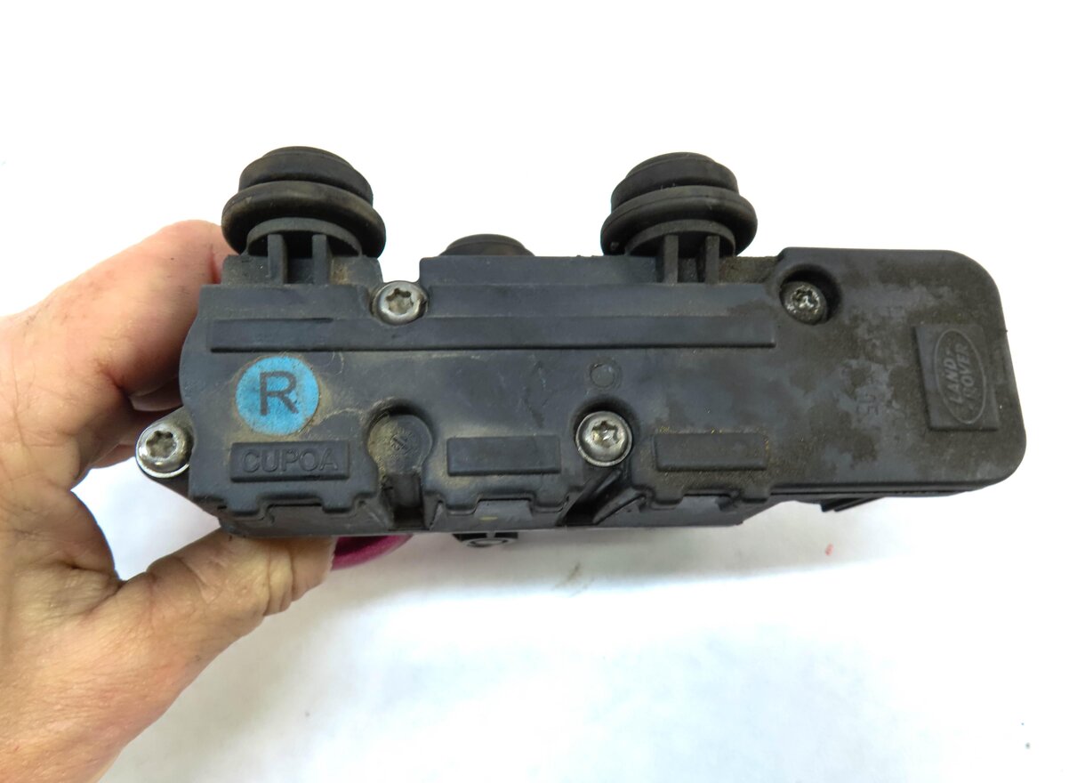 Thumbnail 4: 2012 RANGE ROVER (L322) AIR SUSPENSION TRANSFER RELIEF VALVE RVH500050