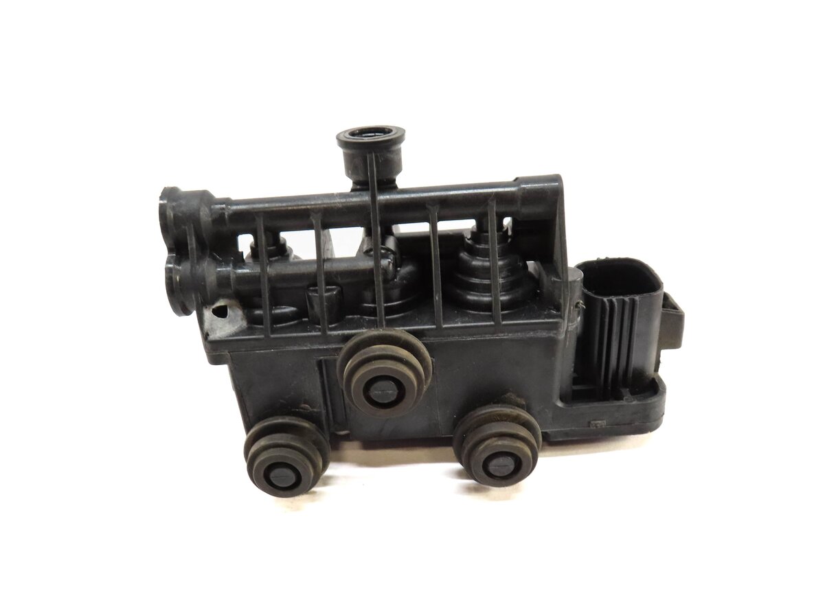 Thumbnail 2: 2012 RANGE ROVER (L322) AIR SUSPENSION TRANSFER RELIEF VALVE RVH500060