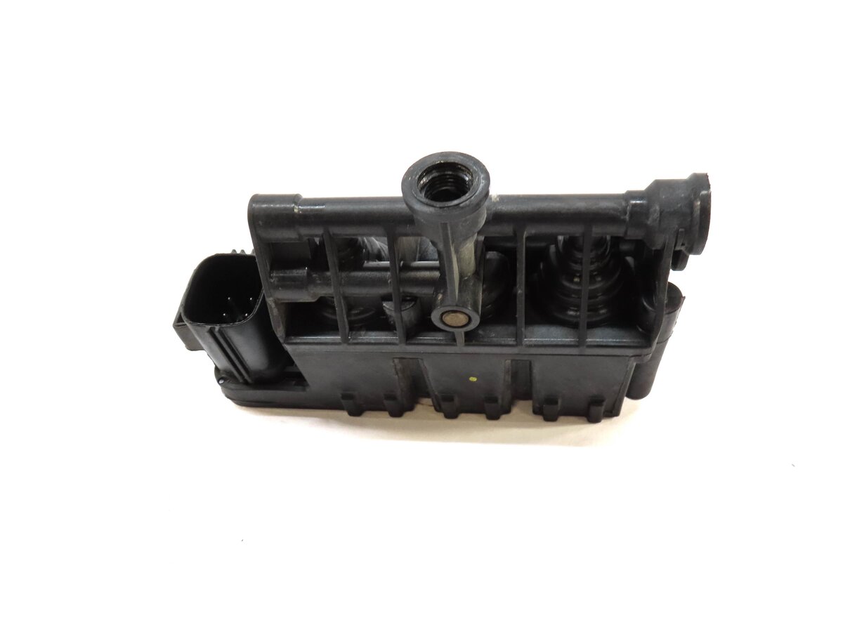 Thumbnail 3: 2012 RANGE ROVER (L322) AIR SUSPENSION TRANSFER RELIEF VALVE RVH500060