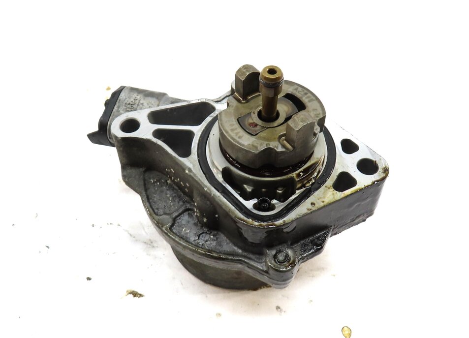 Thumbnail 2: 2010-2019 RANGE ROVER SPORT LR4 JAGUAR XE XF XK - 3.0L / 5.0L BRAKE VACUUM PUMP