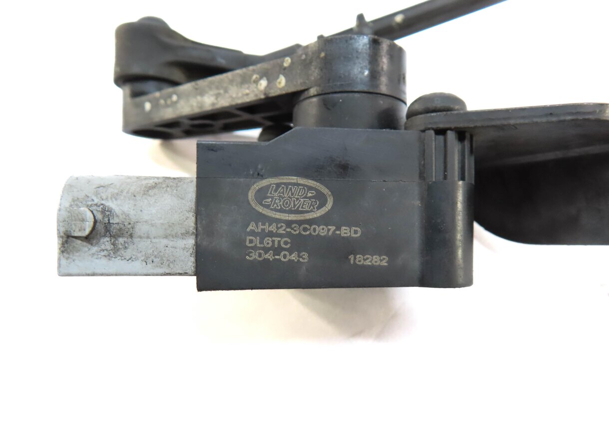 Thumbnail 5: 2012 RANGE ROVER (L322) FRONT RIGHT PASSENGER SUSPENSION HEIGHT LEVEL SENSOR