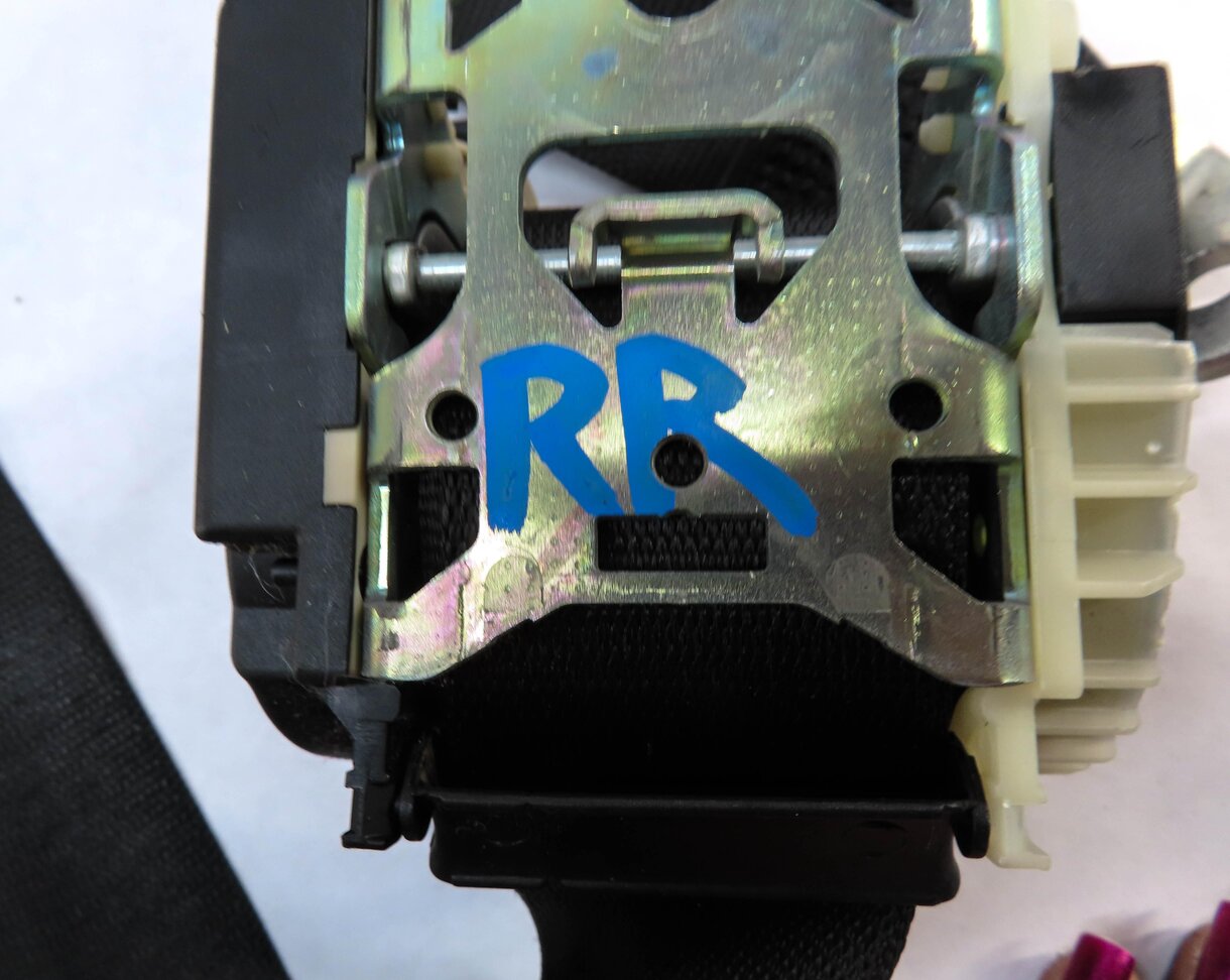 Thumbnail 4: 2012 RANGE ROVER L322 REAR RIGHT 2ND ROW SEATBELT RETRACTOR BLACK AH42F611B68BB
