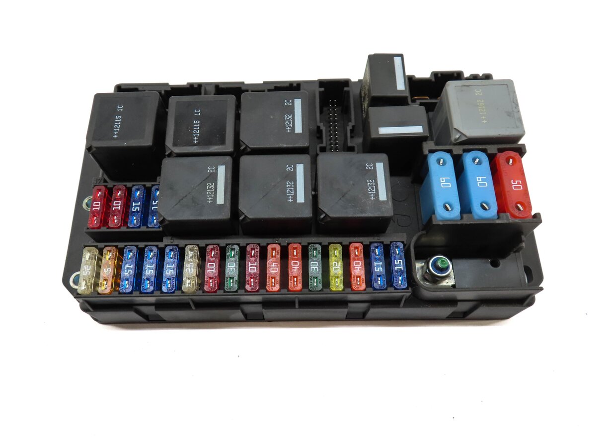 Thumbnail 2: 2010-2012 RANGE ROVER (L322) 5.0L SUPERCHARGED ENGINE FUSE BOX
