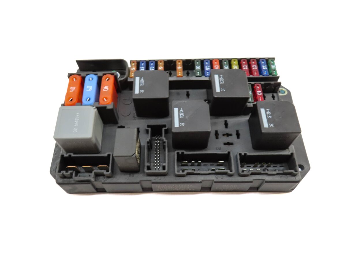 Thumbnail 3: 2012 RANGE ROVER (L322) REAR TRUNK FUSE RELAY JUNCTION BOX BH4214N030AA