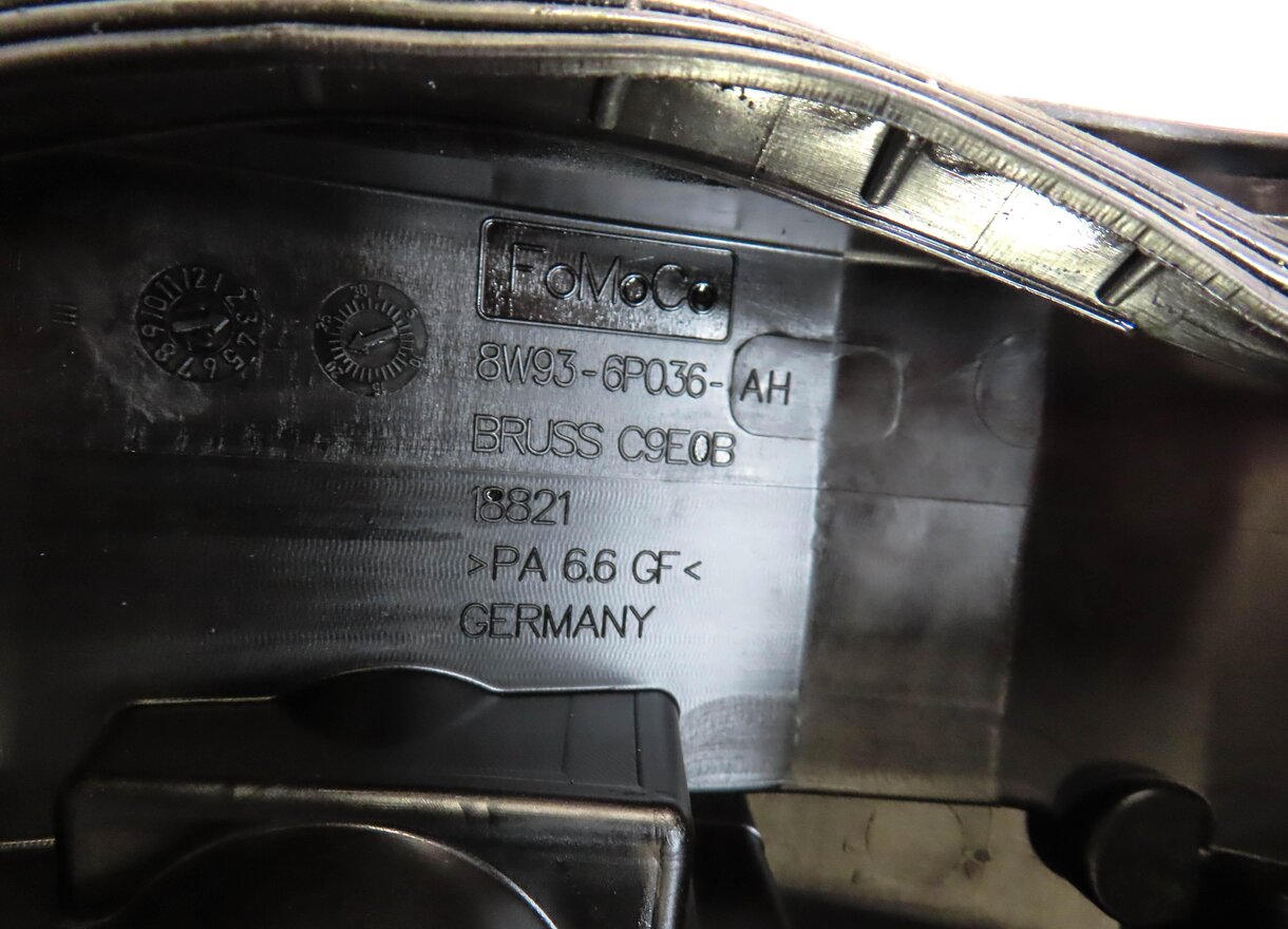 Thumbnail 5: 10-18 RANGE ROVER SPORT (L320 L322 L494 L405) 5.0L V8 - RIGHT ENGINE VALVE COVER