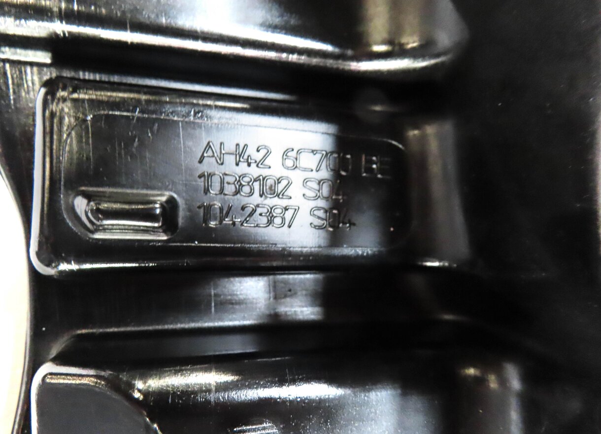 Thumbnail 6: 2012 RANGE ROVER (L322) 5.0L SUPERCHARGED ENGINE AIR INTAKE RESONATOR HOSE BOX