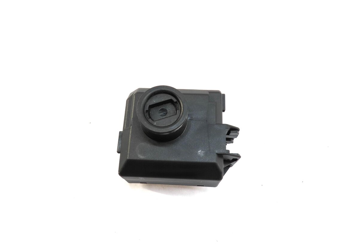 Thumbnail 2: 2016-2017 MERCEDES B250 CLA GLA (C117 W242 X156) IGNITION SWITCH MODULE