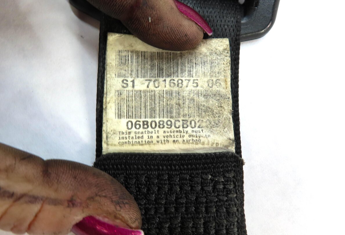 Thumbnail 5: 2003-2008 BMW Z4 (E85) LEFT FRONT DRIVER SEAT SEATBELT RETRACTOR (BLACK)