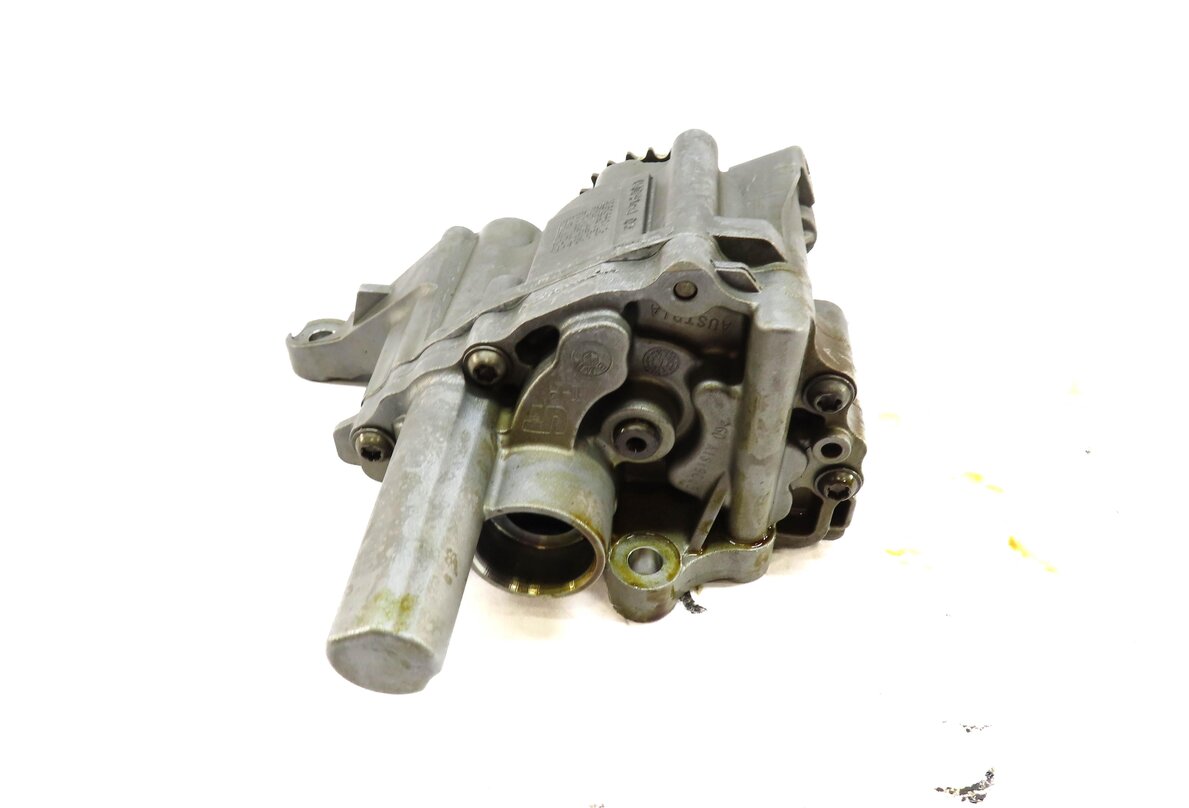 Thumbnail 3: 2006 BMW Z4 (E85) 3.0L N52 ENGINE OIL PUMP w/ SPROCKET