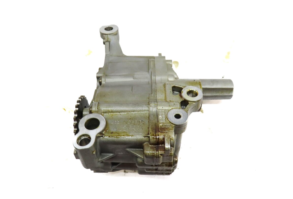 Thumbnail 4: 2006 BMW Z4 (E85) 3.0L N52 ENGINE OIL PUMP w/ SPROCKET