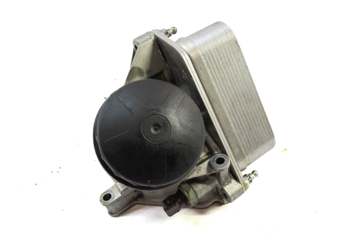 2006 BMW Z4 (E85) A/T 3.0L N52 ENGINE OIL FILTER HOUSING w/ COOLER