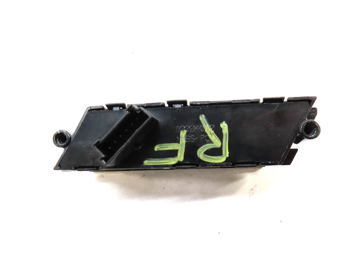 Thumbnail 3: 2010 PORSCHE PANAMERA (970 G1) FRONT RIGHT PASSENGER MEMORY SEAT ADJUST SWITCH