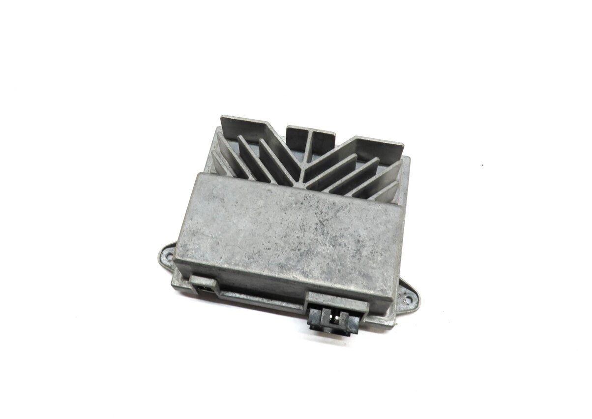 Thumbnail 1: 2010 PORSCHE PANAMERA (970 G1) BURMESTER AUDIO SUB SUBWOOFER AMP AMPLIFIER