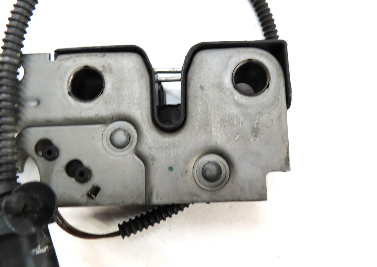 Thumbnail 5: 2010 PORSCHE PANAMERA (970 G1) FRONT LOWER HOOD LOCK LATCH STRIKER PLATE