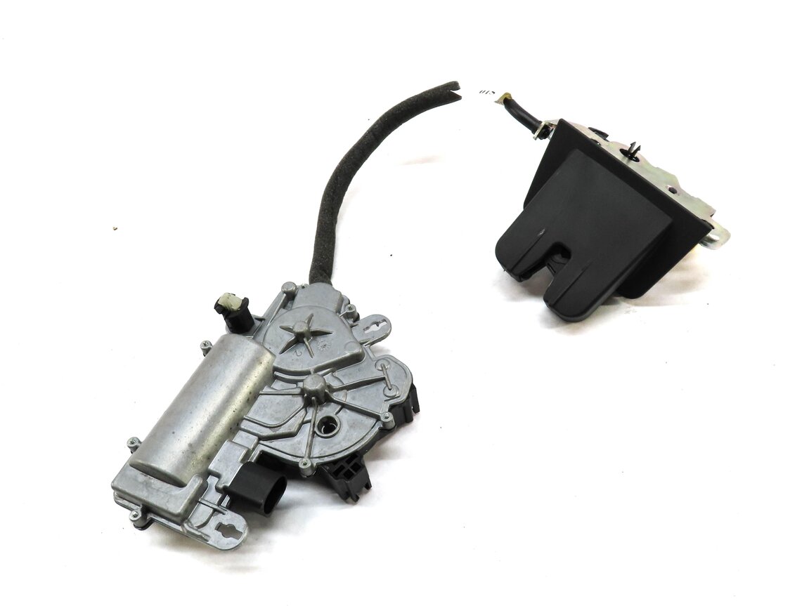 Thumbnail 1: 2017 AUDI Q7 (4M) TRUNK LATCH w/ ACTUATOR MOTOR & CABLE 4M0827887B
