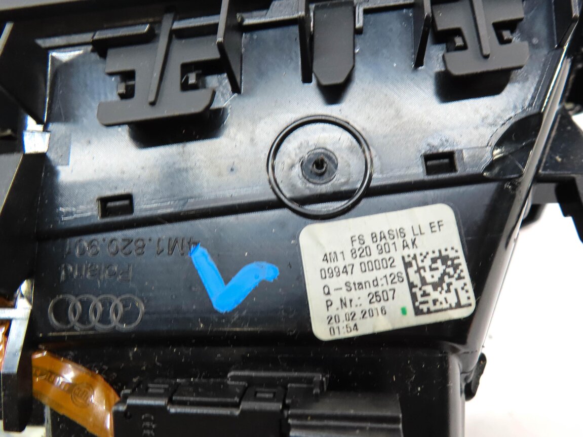 Thumbnail 6: 2017 AUDI Q7 4M FRONT LEFT DRIVER SIDE DASH HVAC A/C HEATER AIR VENT 4M1820901AK