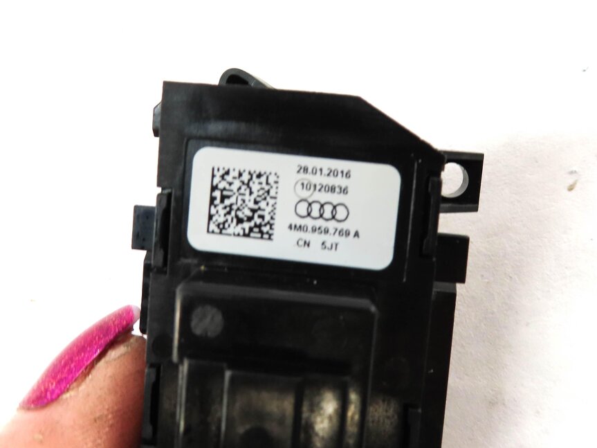 Thumbnail 5: 2017-2019 AUDI Q7 (4M) FRONT LEFT DRIVER SEAT MEMORY SWITCH BUTTON PANEL (BLACK)