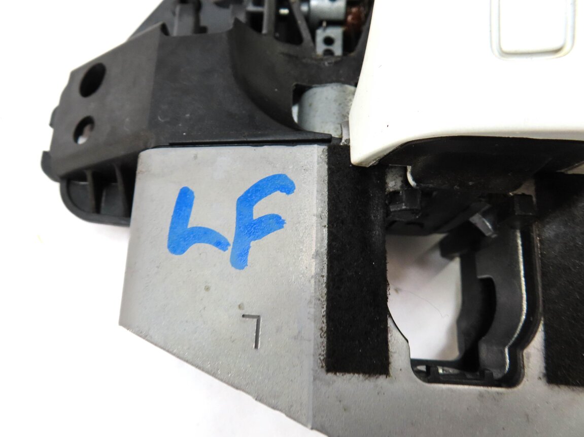 Thumbnail 5: 17-22 AUDI Q7 (4M) LEFT FRONT DRIVER EXTERIOR KEYLESS DOOR HANDLE (WHITE)