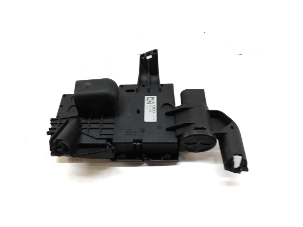 Thumbnail 4: 2017 AUDI Q7 (4M) POSITIVE BATTERY TERMINAL JUNCTION BOX 4M0941823A