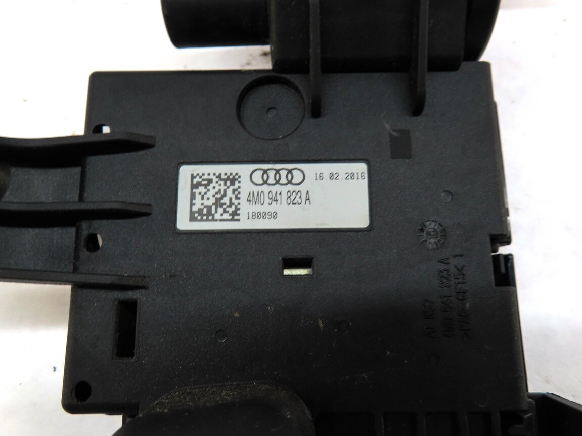 Thumbnail 5: 2017 AUDI Q7 (4M) POSITIVE BATTERY TERMINAL JUNCTION BOX 4M0941823A