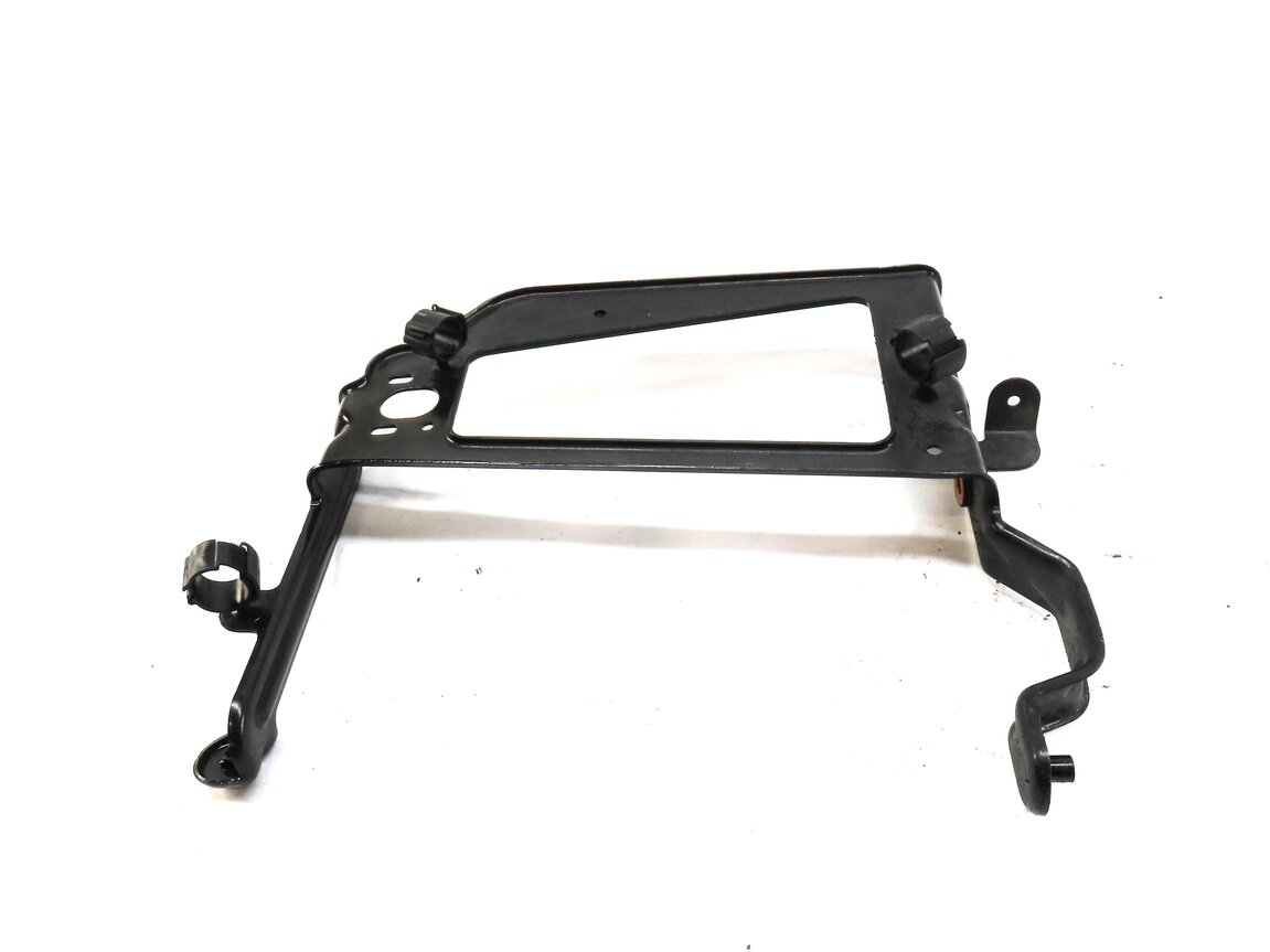 Thumbnail 4: 2017 AUDI Q7 (4M) FRONT RIGHT RADIATOR SUPPORT MOUNT BRACKET 4M0121262Q
