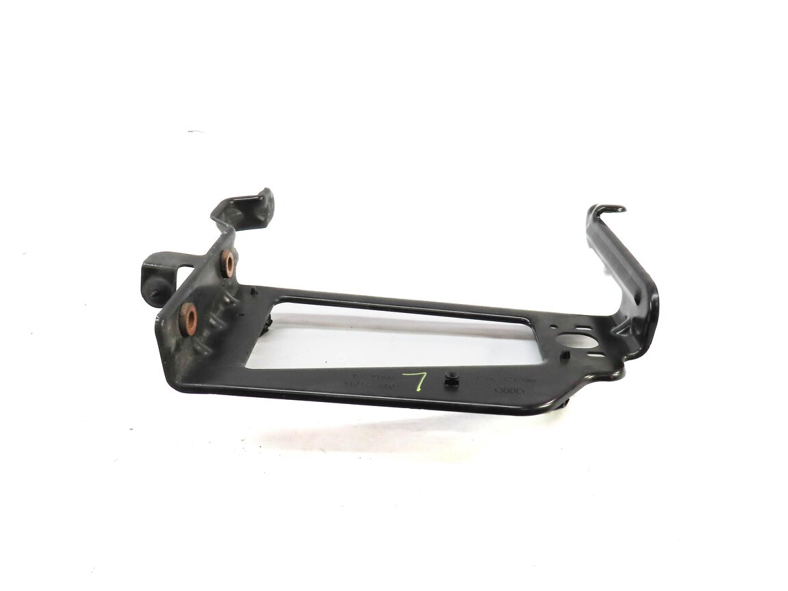 Thumbnail 3: 2017 AUDI Q7 (4M) FRONT LEFT DRIVER RADIATOR SUPPORT MOUNT BRACKET 4M0121261R