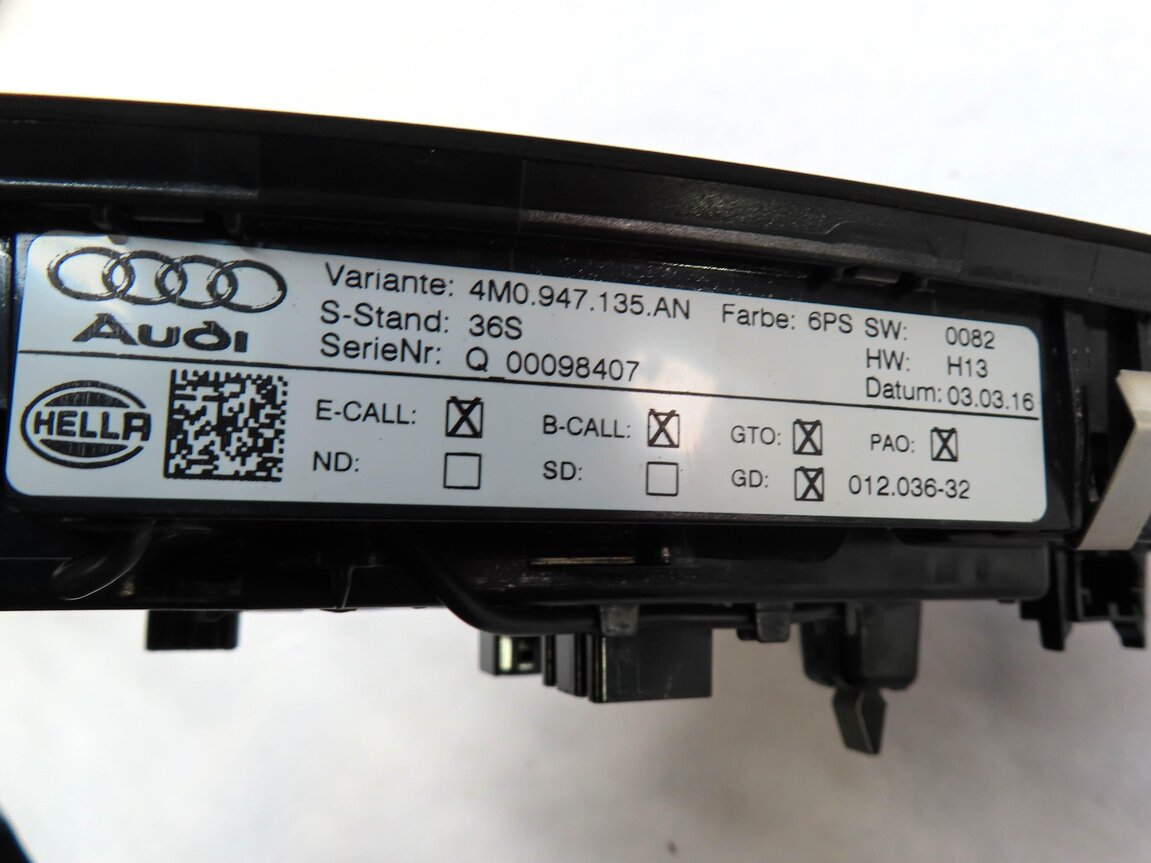 Thumbnail 8: 2017 AUDI Q7 (4M) FRONT CENTER ROOF PRIMARY DOME LIGHT w/ SWITCH BUTTONS (BLACK)