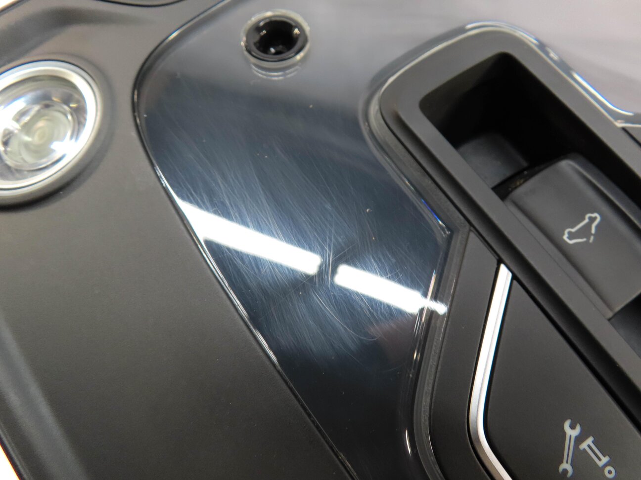 Thumbnail 9: 2017 AUDI Q7 (4M) FRONT CENTER ROOF PRIMARY DOME LIGHT w/ SWITCH BUTTONS (BLACK)