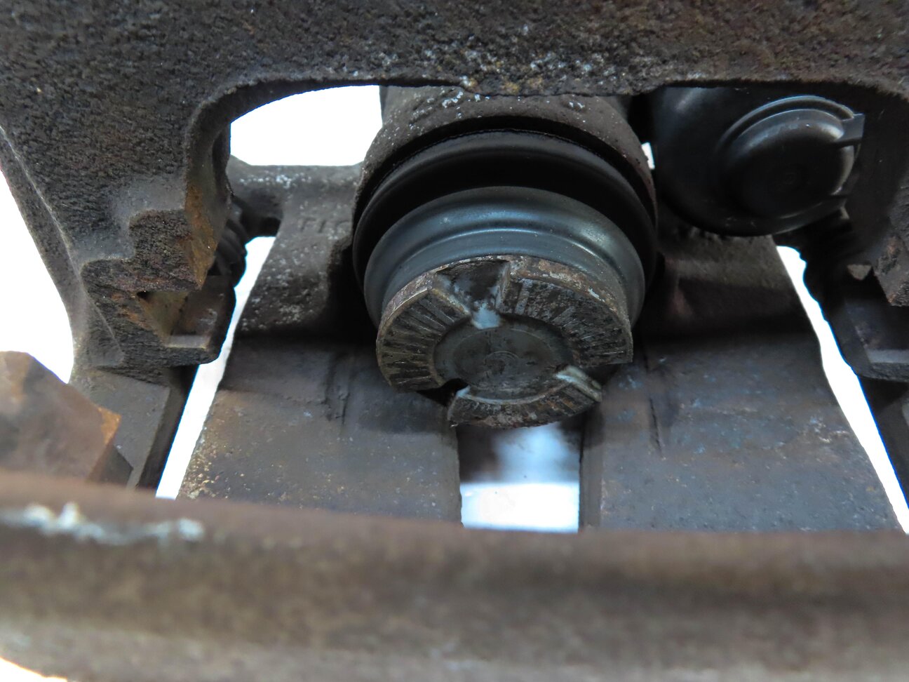 Thumbnail 6: 17-20 AUDI Q7 (4M) REAR RIGHT PASSENGER BRAKE CALIPER w/ PARKING BRAKE ACTUATOR