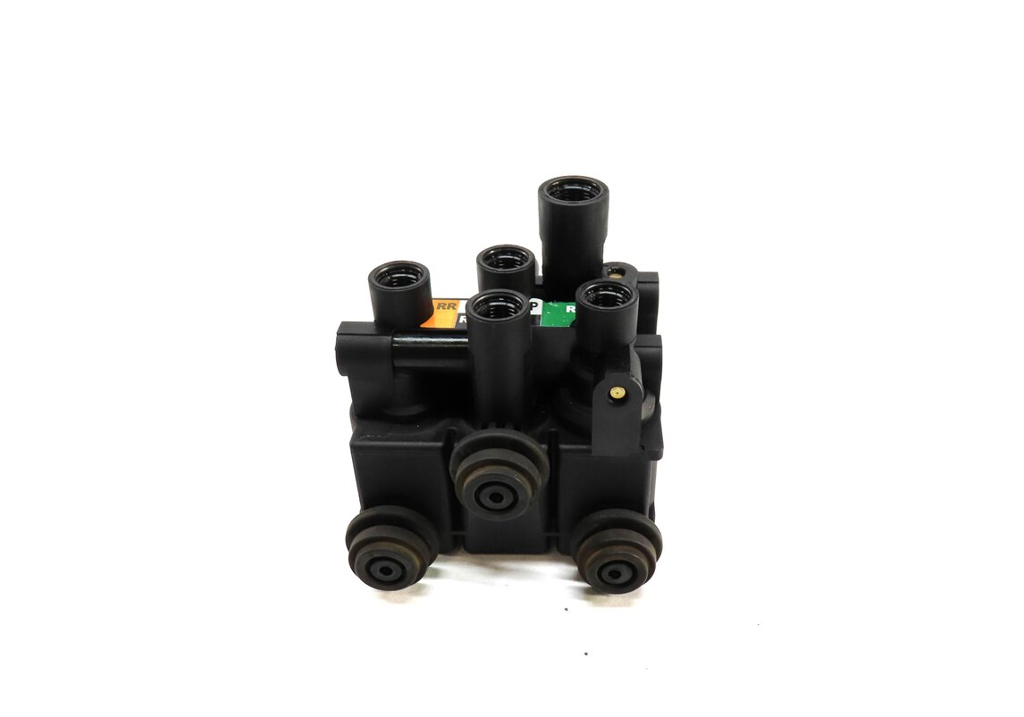 Thumbnail 2: 2015 RANGE ROVER SPORT (L494) REAR AIR SUSPENSION TRANSFER RELIEF VALVE BLOCK