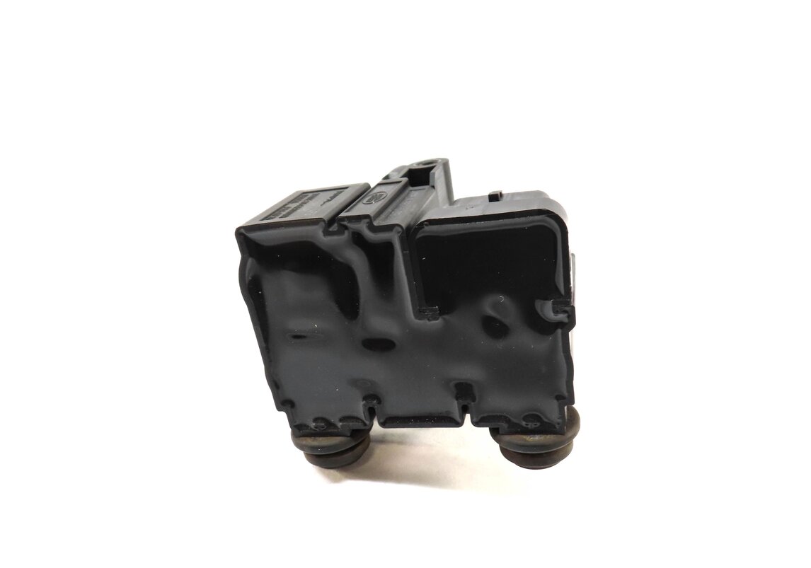 Thumbnail 4: 2015 RANGE ROVER SPORT (L494) REAR AIR SUSPENSION TRANSFER RELIEF VALVE BLOCK