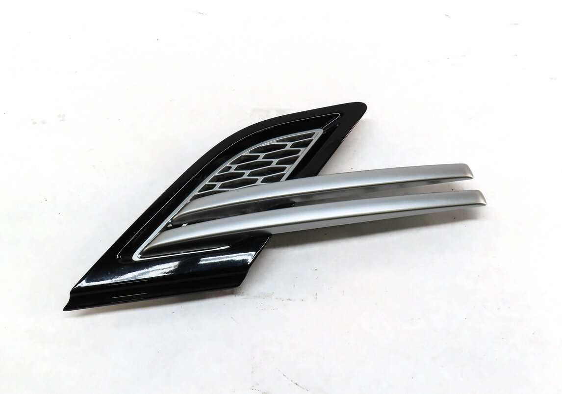 Thumbnail 2: 2015 RANGE ROVER SPORT (L494) FRONT RIGHT PASSENGER FENDER AIR VENT GRILLE