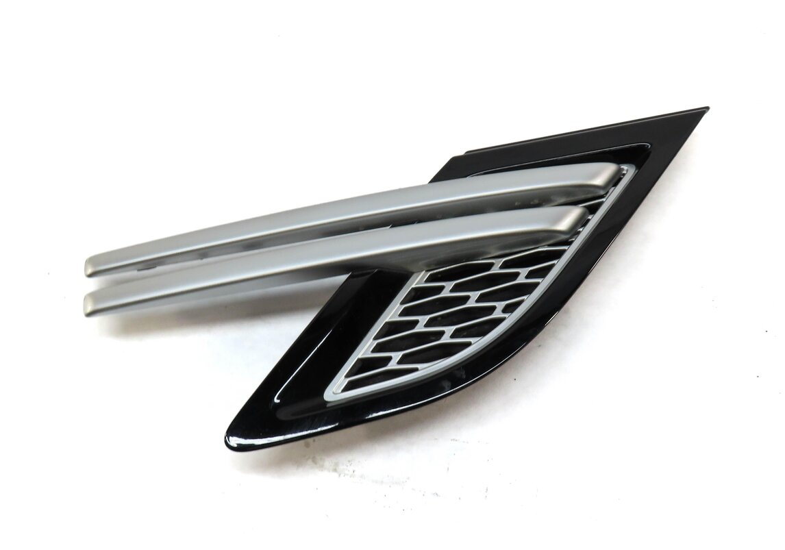 Thumbnail 3: 2015 RANGE ROVER SPORT (L494) FRONT RIGHT PASSENGER FENDER AIR VENT GRILLE