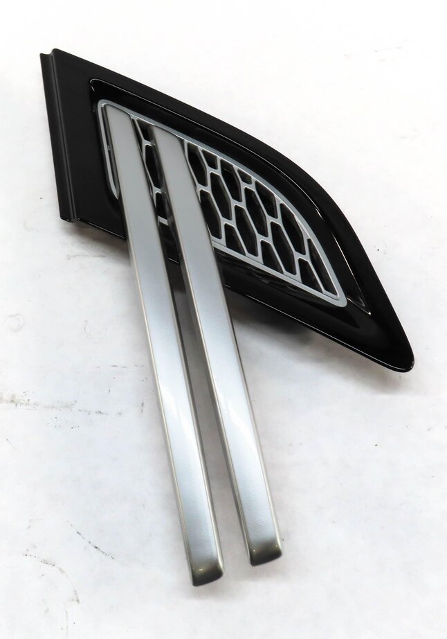 Thumbnail 4: 2015 RANGE ROVER SPORT (L494) FRONT RIGHT PASSENGER FENDER AIR VENT GRILLE