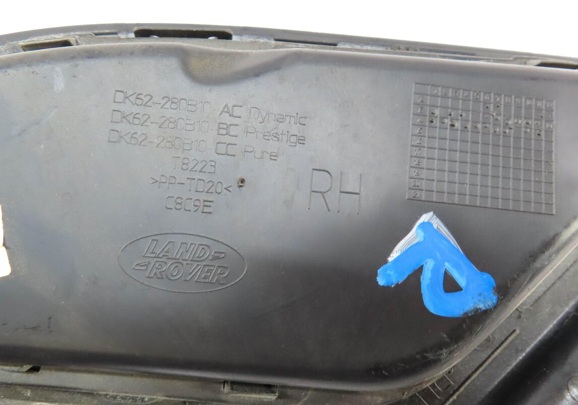 Thumbnail 6: 2015 RANGE ROVER SPORT (L494) FRONT RIGHT PASSENGER FENDER AIR VENT GRILLE