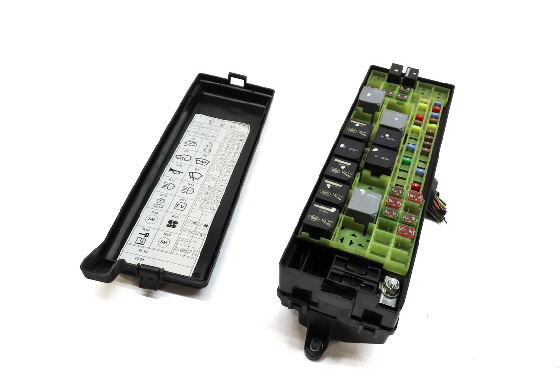 Thumbnail 1: 2015 RANGE ROVER SPORT (L494) 3.0L SUPERCHARGED ENGINE FUSE RELAY JUNCTION BOX