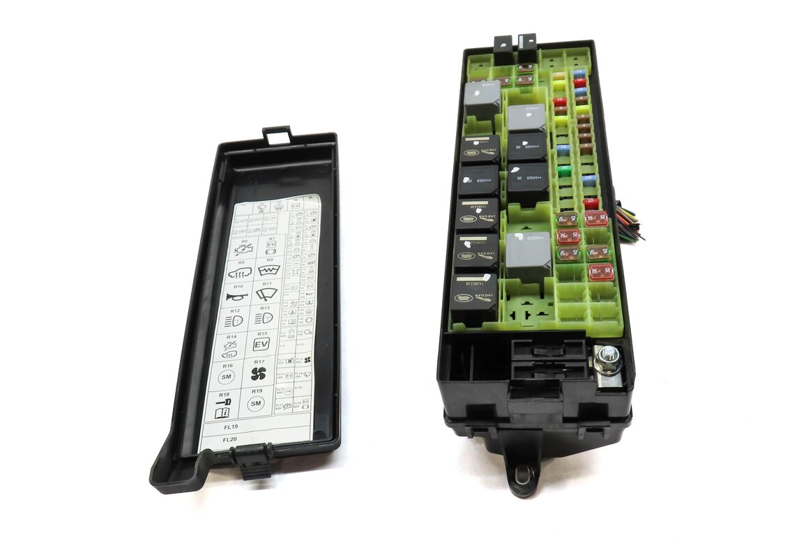 Thumbnail 2: 2015 RANGE ROVER SPORT (L494) 3.0L SUPERCHARGED ENGINE FUSE RELAY JUNCTION BOX