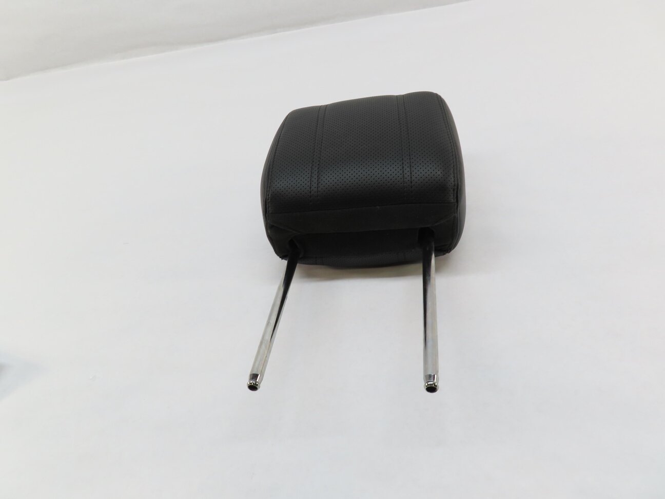 Thumbnail 2: 14-17 RANGE ROVER SPORT (L494) FRONT RIGHT OR LEFT DRIVER SEAT HEADREST (BLACK)