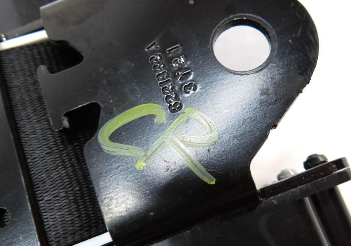 Thumbnail 4: 2015 RANGE ROVER SPORT (L494) REAR 2ND ROW CENTER SEATBELT RETRACTOR (BLACK)