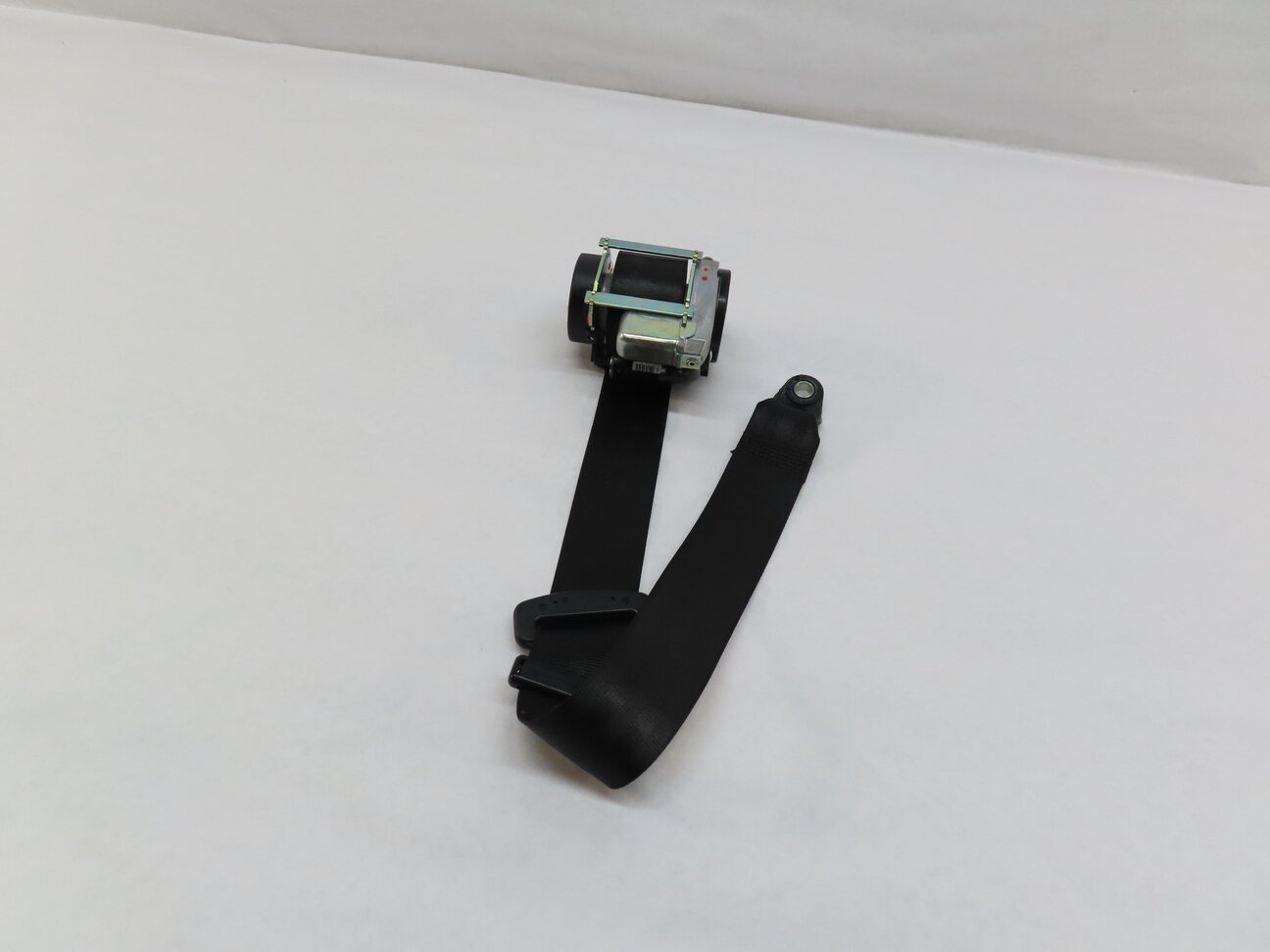 2015 RANGE ROVER SPORT (L494) REAR LEFT 2ND ROW SEATBELT RETRACTOR (BLACK)