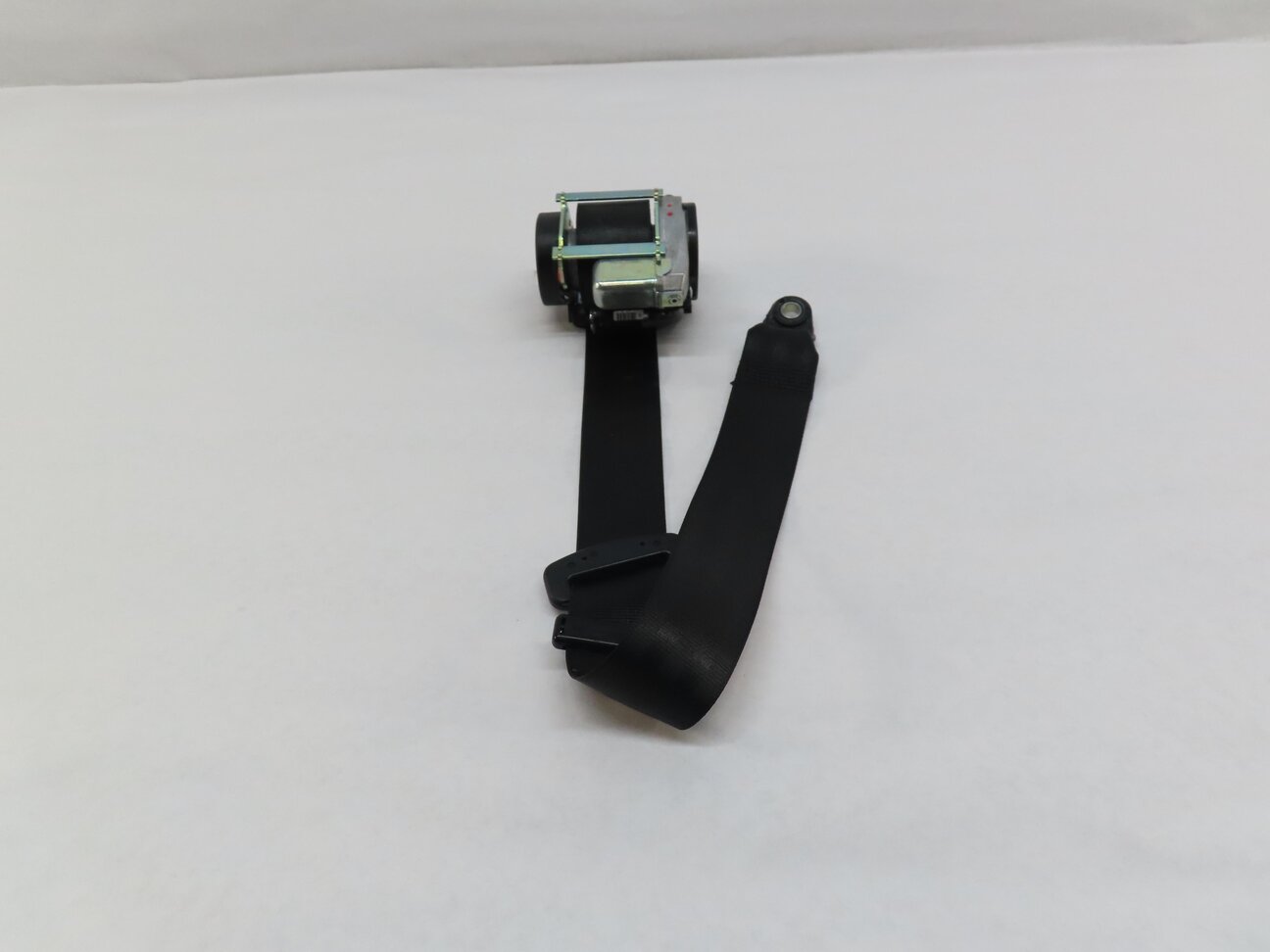 Thumbnail 2: 2015 RANGE ROVER SPORT (L494) REAR LEFT 2ND ROW SEATBELT RETRACTOR (BLACK)