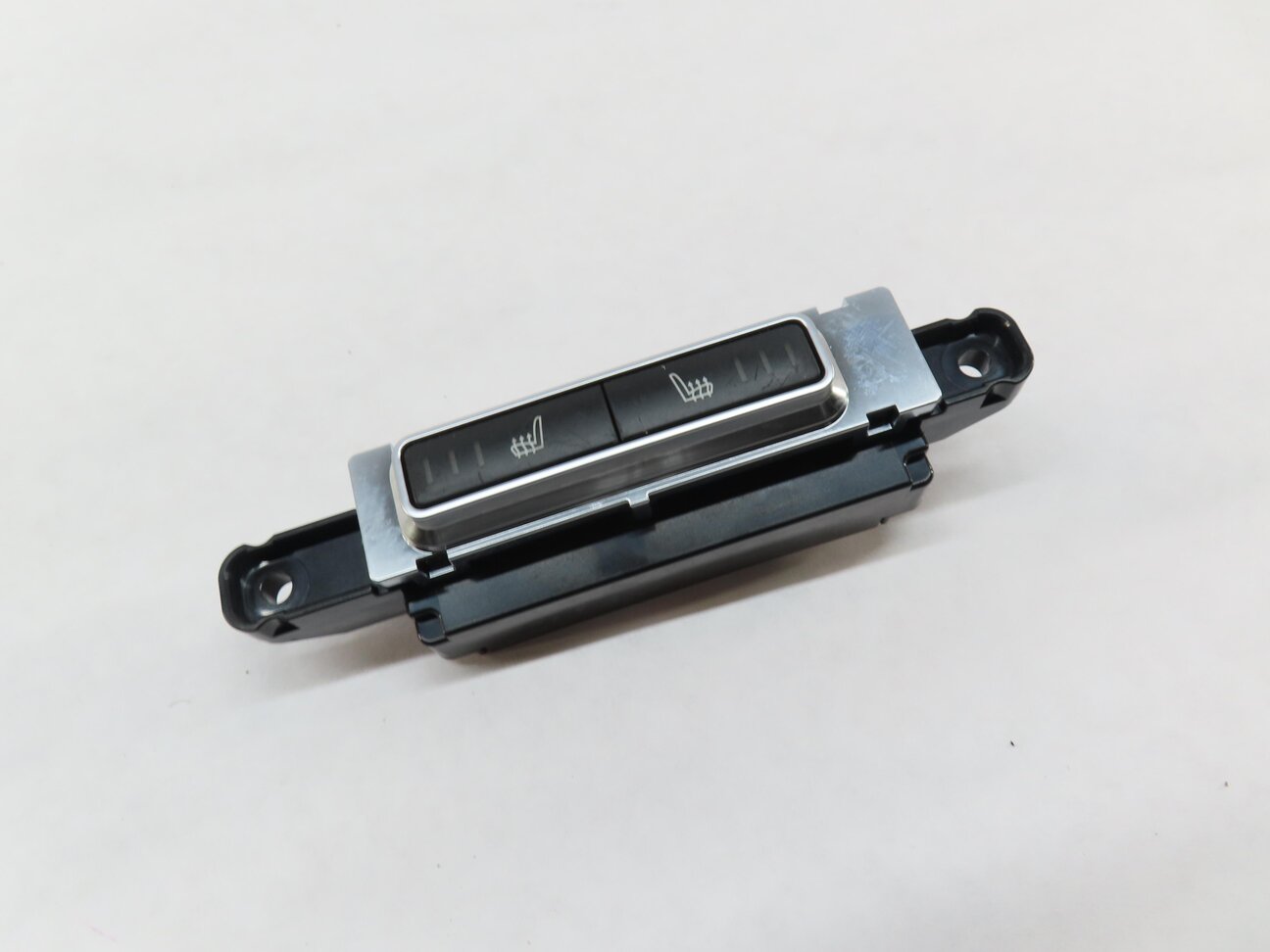 2015 RANGE ROVER SPORT (L494) REAR SEAT HEATER SWITCH BUTTON PANEL
